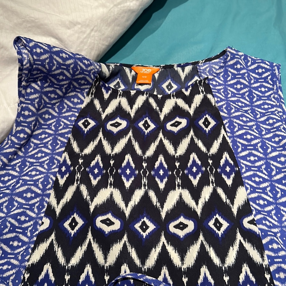 Sleeveless crew neck patterned dress